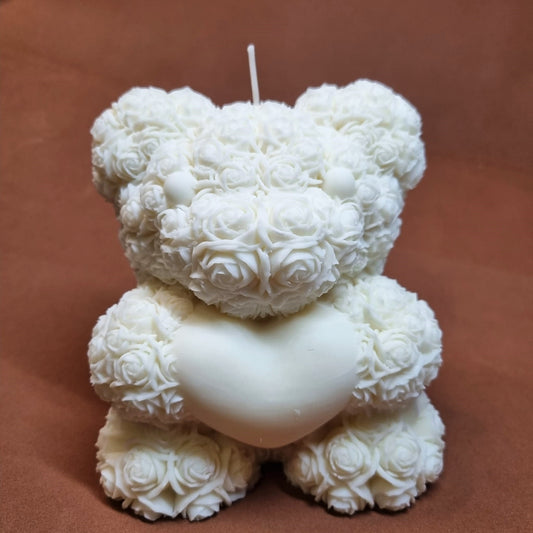 Candela artigianale " Orso con cuore" profumata in cera di soia