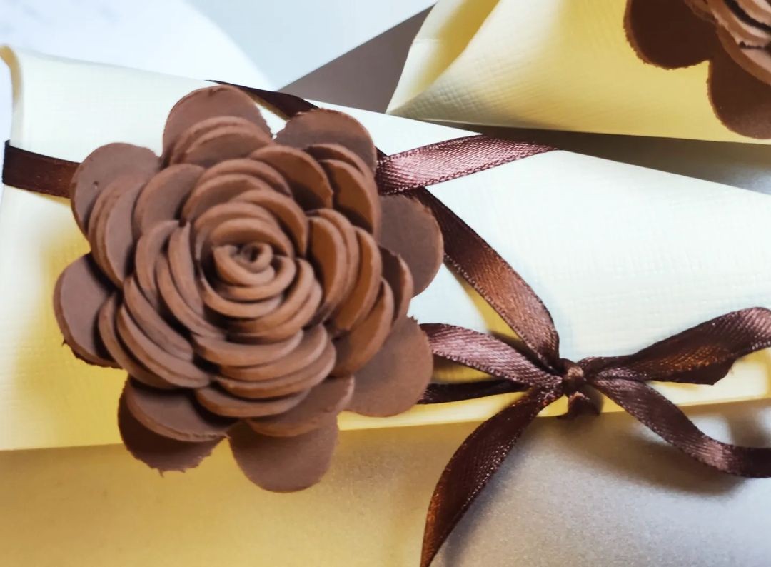 Fiore in gomma eva realizzato a mano