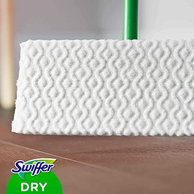 Swiffer Panni Catturapolvere, 240 Panni Microfibra Dry, Panni Cattura Polvere e Sporco, Ottimo per Tutti i Tipi di Pavimenti e per i Peli di Animali, Maxi Formato, Panni con 79% di Fibre Riciclate